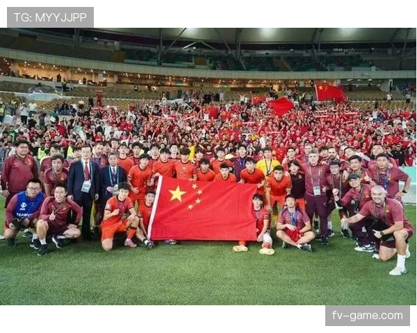 中国足球强势崛起，球迷热泪见证历史性突破