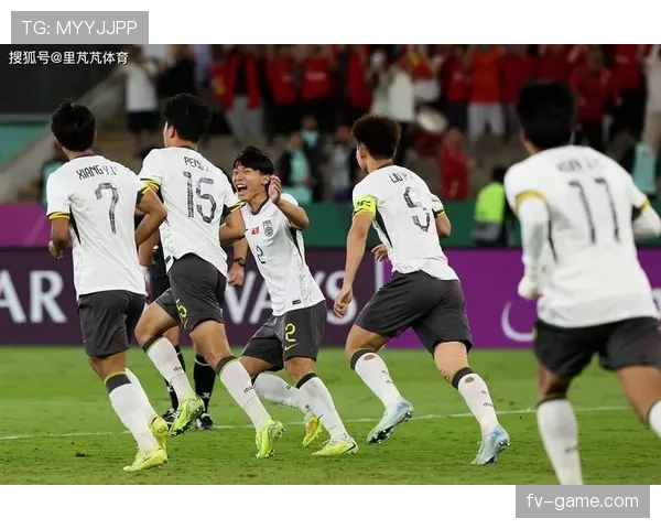 中超联赛持续吸引关注，豪门球队表现稳健，激战频频。